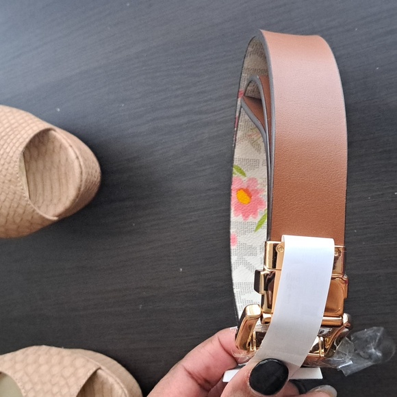 Nwt MK Reversible Belt - Picture 4 of 6